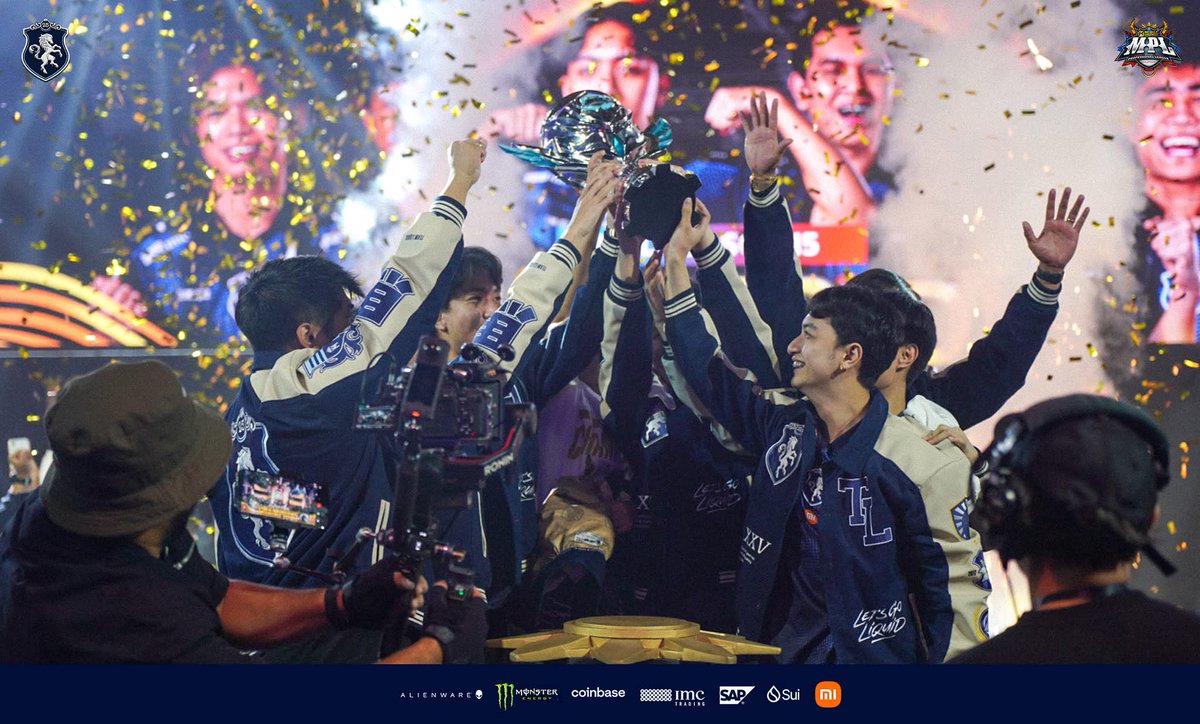 Started the day bringing only our hearts and our dreams with us. 

Now we’re ending it with an MPL trophy. 🏆

#TeamLiquidPH #LetsGoLiquid