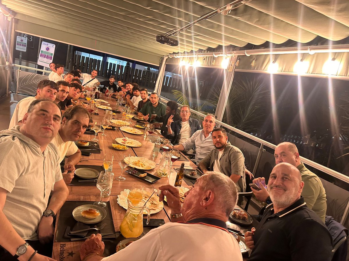 cfgavaoficial's tweet photo. La nostra plantilla conjuntament amb el cos tècnic i la junta directiva va realitzar aquest cap de setmana un sopar de final de temporada. Tots junts som més forts! ❤️💙

#SentimentBlaugrana https://t.co/WMu826pm6g