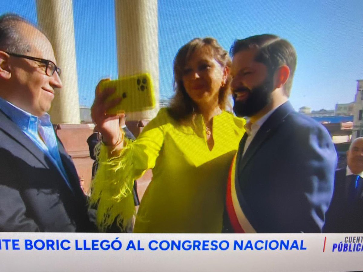 loretosenadora's tweet photo. Participando de la última Cuenta Pública del Presidente Gabriel Boric.
Este año tuve el honor de recibirlo en las puertas del Congreso Nacional como parte de la Comisión Pórtico del Senado de Chile.
#CuentaPública2025 #SenadoDeChile #Democracia #Ñuble #LoretoCarvajal https://t.co/DNCDjTuOwM