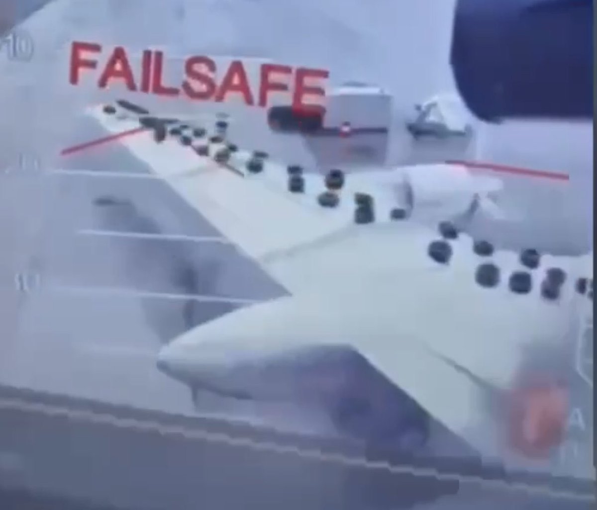 O Rusech se dočteme, že dali pneumatiky na křídla jako ochranu před drony. A my si říkáme: Hle, jak podivínský nápad se zrodil v tak geniálních mozcích! Ale není správnější říci: Nebyli to Rusové, kdo experimentálně zjistili, že pneumatikami strategický bombardér neochráníte?