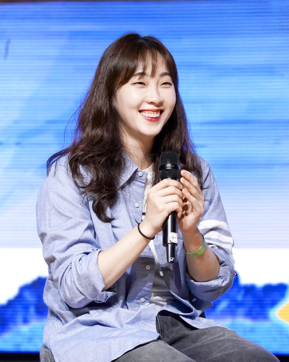 ohyeah_mk's tweet image. 내게 밀려들어 온 행복에게,
생일 축하해 🤍

고마워 이제 가끔은 이 말이 서로에게 익숙해질 때도 있지만 여전히 아주 진하게 고마워