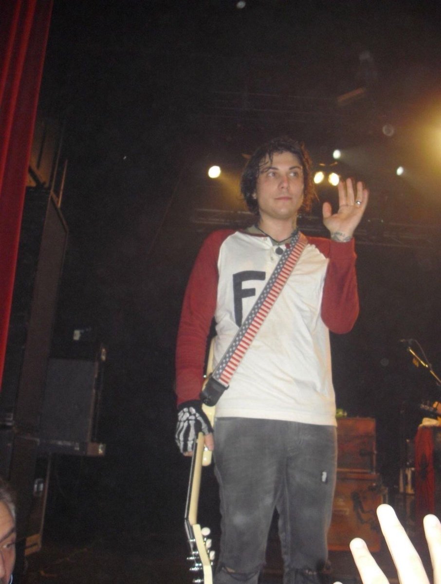 Frank Iero Hourly tweet media