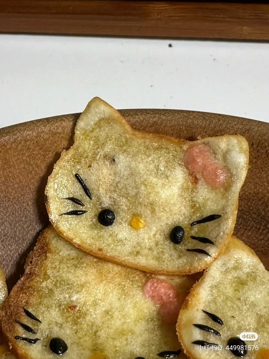 lovesickdoe's tweet photo. hello kitty chips https://t.co/MtqpP8kB5B