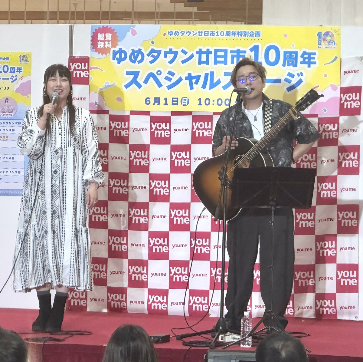 kagawatch's tweet image. Yesterday I went to the shopping mall, #YOUMETOWN_HATSUKAICHI to see
the celebration gig of the 10th anniversary of the mall.
Staring; #MAKINE, #DRESSING.

昨日は、#ゆめタウン廿日市　にて
開設10周年記念ステージがあり
同施設にゆかりのある、
#万貴音　と　#ドレッシング　が登場。