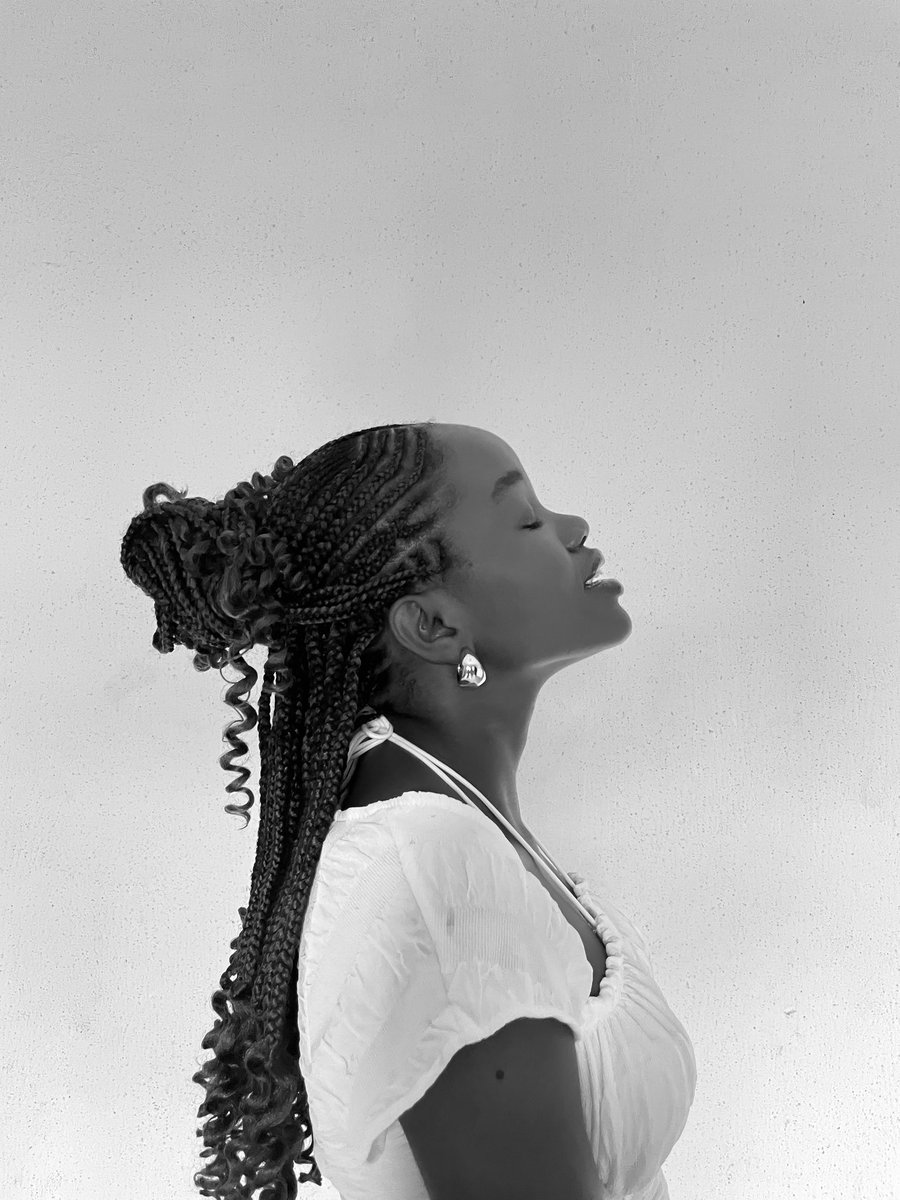 Annwuzor's tweet photo. 365 days around the sun🎉 https://t.co/8fVgi0hfUh