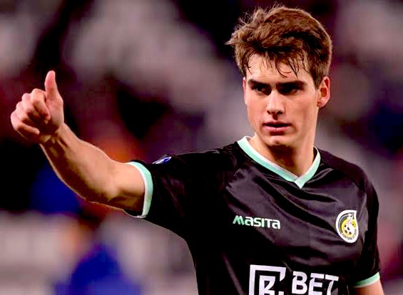 💥💥💥 ÖZEL HABER:

✅ Hull City, 24 yaşındaki Brezilyalı stoper Rodrigo Guth’u €3M karşılığında Fortuna Sittard’dan transfer etti. #hcafc

👓 Bu transfer, scout şefi Batuhan Hakcıl’ın önerisi.

🔥 Acun Ilıcalı, Sergej Jakirovic’ten takımı play-off’a taşımasını istedi.