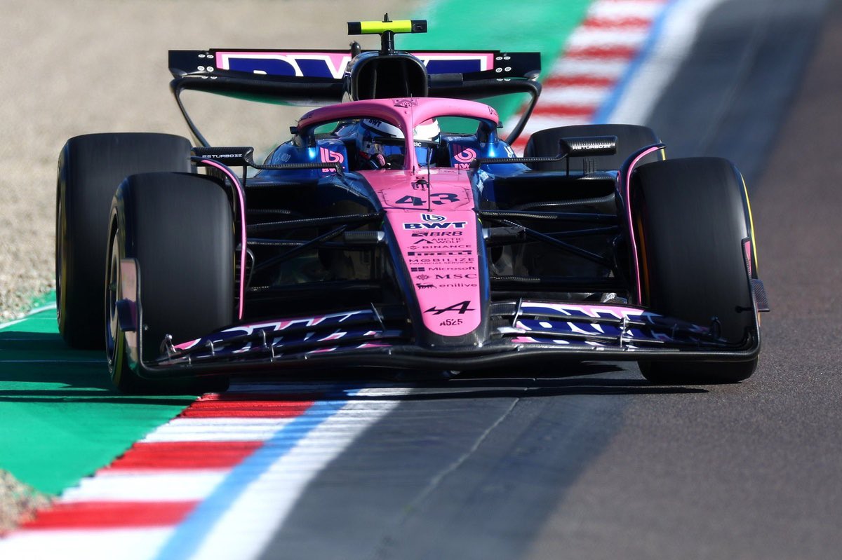 El primer Run con 🔴 de Franco fue bueno, administró bien por detrás de Sainz y no fue el primero en parar, estirando el neumático.

El segundo Run con 🟡 salió por detrás de Sainz, con el neumático que más tiene que administrar y comió aire sucio por 6/7 vueltas = destrozó los