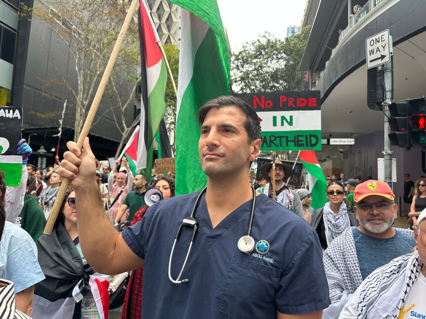 Hey @bbcnews... Is this Ahmed Abu Sweid. The Aussie Doctor currently in Gaza that you are using as a key reliable witness?

You report that he says he has 'never seen anything like it'.  Do you have any reason to think he may not be completely impartial?  Asking for a friend...