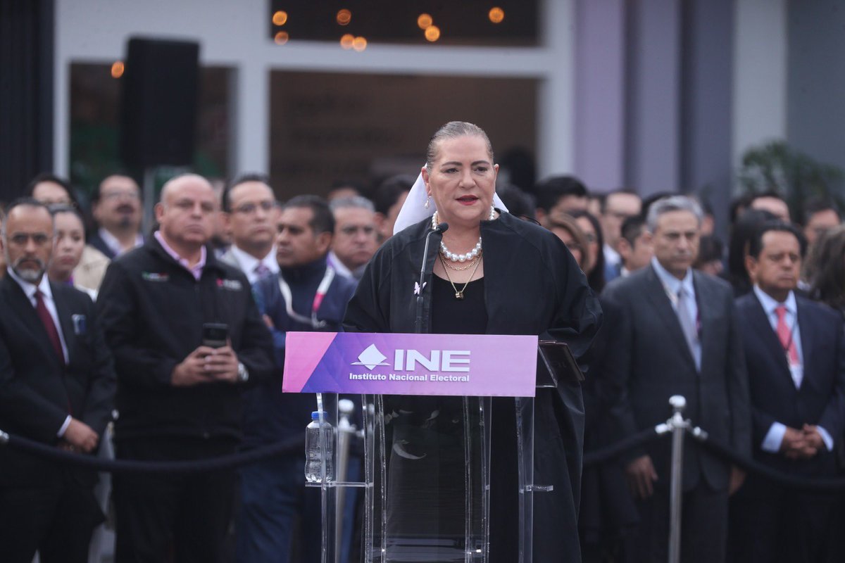 Hoy <a href="/Presidencia_INE/">Presidenta del Consejo General del INE</a> viste de negro. 

Con su luto acompaña a la muerte de la #Justicia y la #Democracia.

#ElecciónJudicial <a href="/INEMexico/">@INEMexico</a> <a href="/carlahumphrey_/">Carla Humphrey</a> <a href="/DaniaRavel/">Dania Ravel</a>
