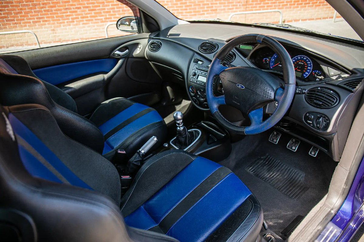 UltimativCars's tweet photo. #CSWD2025

The 1st #Ford #Focus #RS|#FocusRS (2002/03) was made in only 4.501 units: 2.354 LHDs &amp; 2.147 RHDs.

This 2003 #RHD unit in #Imperial-#blue #pearl in perfect condition, but very good driven w/ 101,374 mls on the clock, was estimated at £15-18k to be sold at £12,500.

😍 https://t.co/XIId4V7FeY