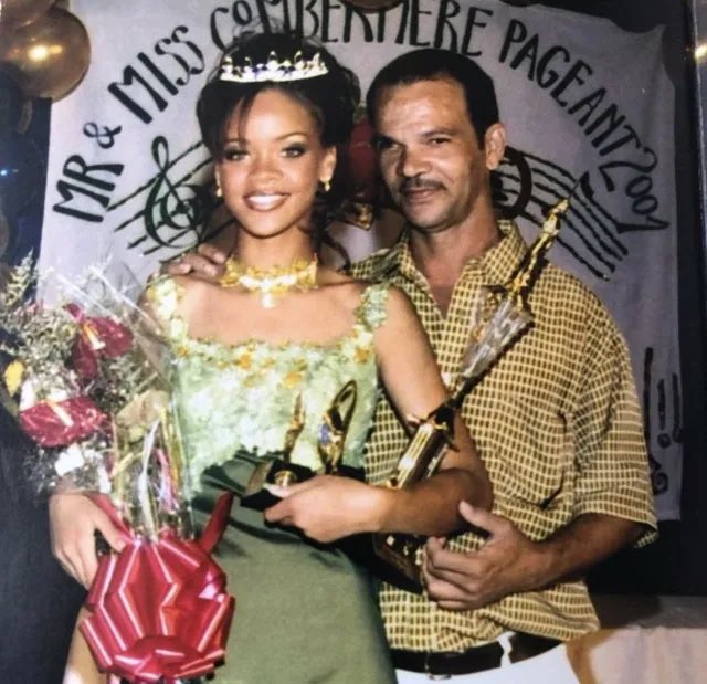 URihannaFansite's tweet photo. Sending the absolute deepest condolences to Robyn and her dad passing away, losing a parent will never come easy to expected. All love and prayers to you and your family right now ❤️ 🌹 https://t.co/sny1OgpFcy