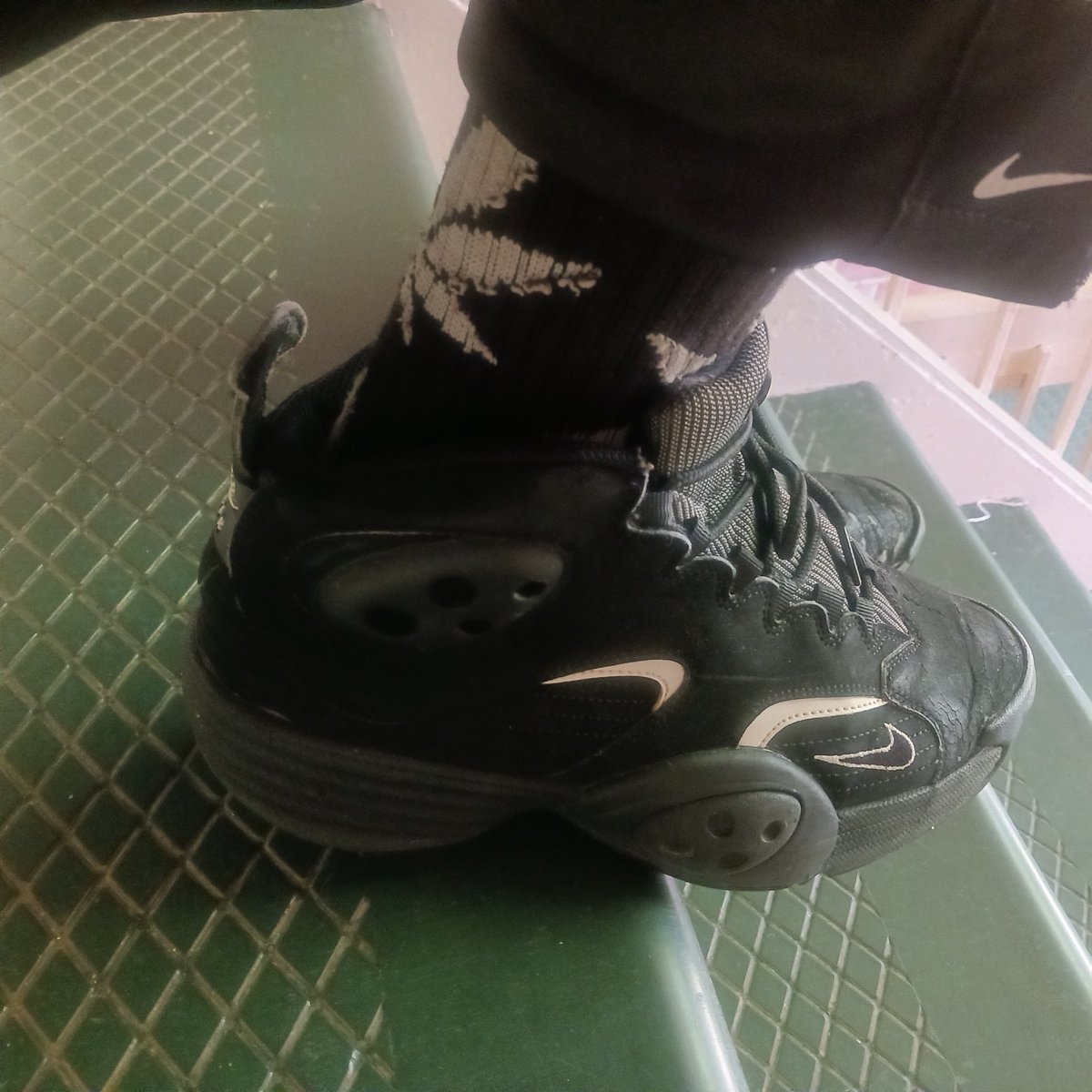 Blackmartian333's tweet photo. My around da way beaters! @nike, I needs a new pair! #Pennys #1Cent 💎🏀 #AirMax #Penny #Nike #KOTD #Nikes #Classic #90s #YouWasntThere #Classics #NikeHead #1Cent #TyraBanks Fool #Classics #Orlando #Magic #NikeBasketball #Kicks #Sneakers #SNKRS #ChecksOverStripes #SwooshGang https://t.co/LTmnFHGxMr