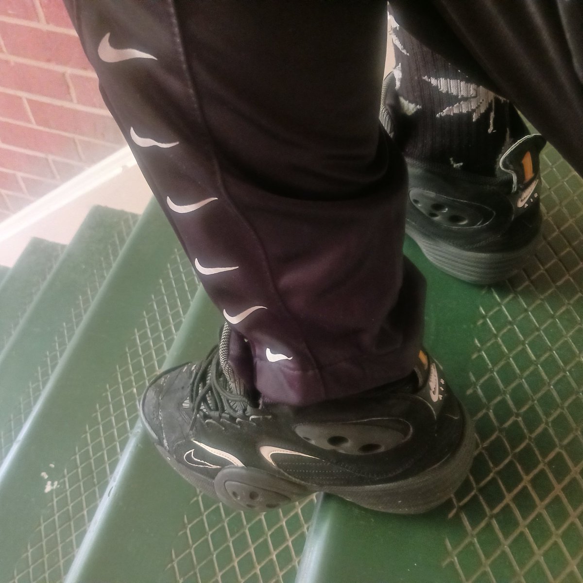Blackmartian333's tweet photo. My around da way beaters! @nike, I needs a new pair! #Pennys #1Cent 💎🏀 #AirMax #Penny #Nike #KOTD #Nikes #Classic #90s #YouWasntThere #Classics #NikeHead #1Cent #TyraBanks Fool #Classics #Orlando #Magic #NikeBasketball #Kicks #Sneakers #SNKRS #ChecksOverStripes #SwooshGang https://t.co/LTmnFHGxMr