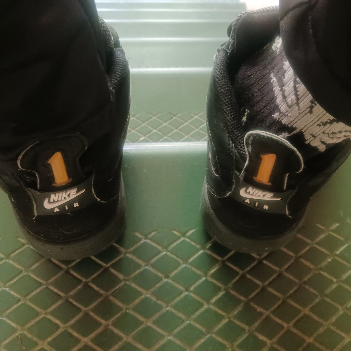 Blackmartian333's tweet photo. My around da way beaters! @nike, I needs a new pair! #Pennys #1Cent 💎🏀 #AirMax #Penny #Nike #KOTD #Nikes #Classic #90s #YouWasntThere #Classics #NikeHead #1Cent #TyraBanks Fool #Classics #Orlando #Magic #NikeBasketball #Kicks #Sneakers #SNKRS #ChecksOverStripes #SwooshGang https://t.co/LTmnFHGxMr