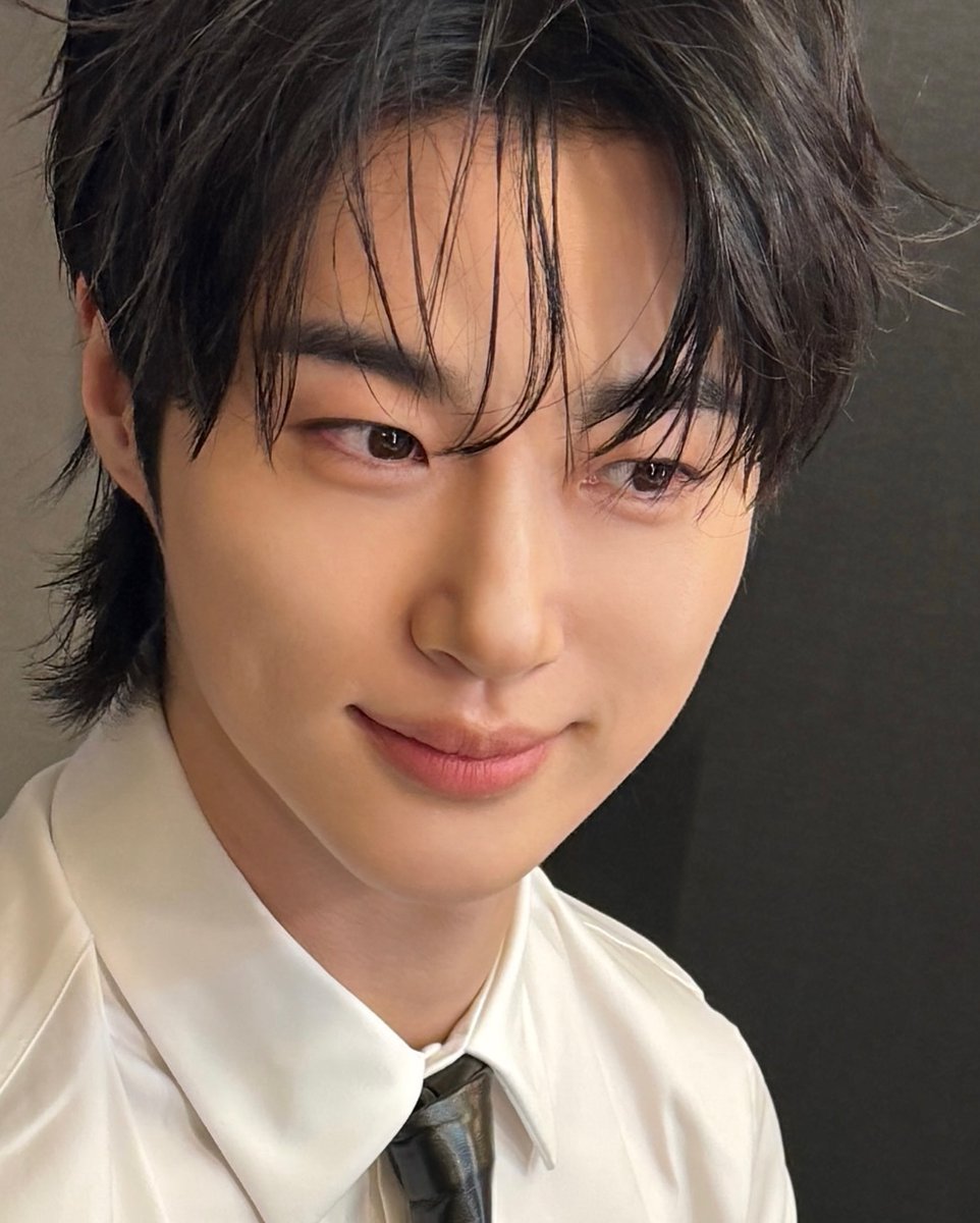 𝗕. (@byuwooseok) on Twitter photo 