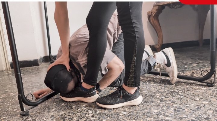 🏃‍♀Allenamento finito🧦👟
Io: scarpe da ginnastica ancora calde.
Tu: sotto.
Trampling, sputi, schiaffi, umiliazione.
Perfetto mix di sudore, dominio e disprezzo.
E i calzini? Neri, umidi e ben visibili

#Trampling #Sneaker #Socks #Spitting #Humiliation #slapping
Video completo