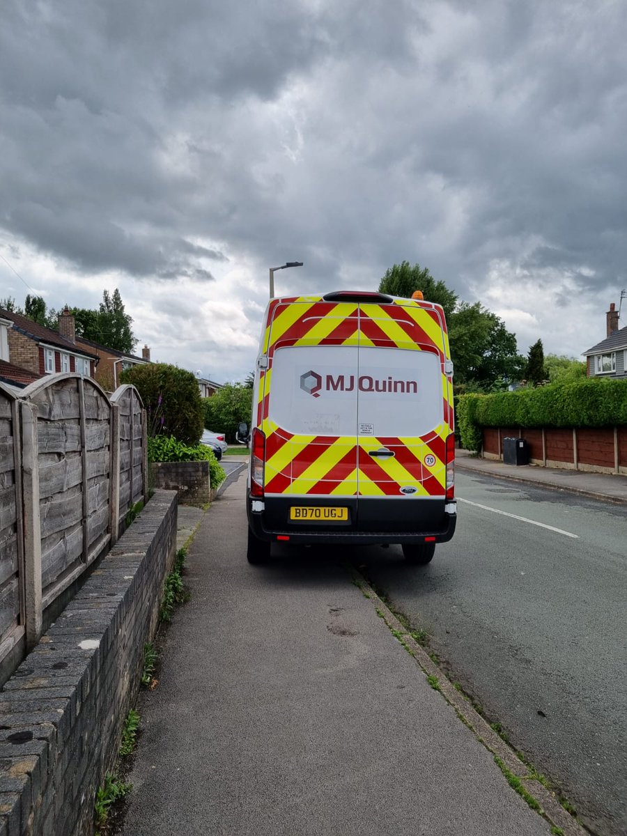 cheryl67lib's tweet photo. @WeAreOpenreach 
This van is regularly parked like this on Flaggwood Avenue in Marple. This has resulted in my disabled son having to take there wheelchair into the road... made even more difficult by the absence of any lowered kerbs at this end of Flaggwood (Walton Dr end). https://t.co/r8tjSiJYDE