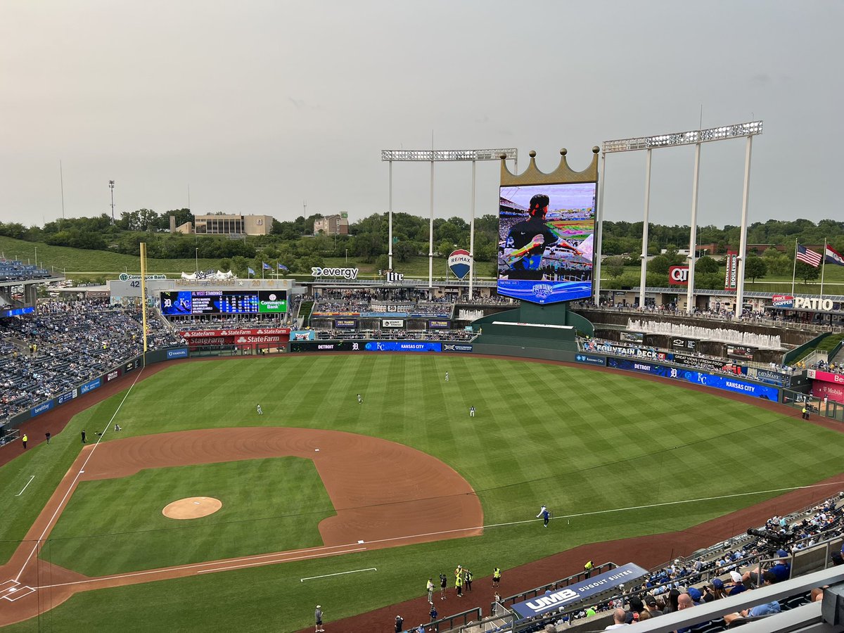 JakeWieds's tweet photo. Ballpark #19 - Kauffman Stadium! Easily the best of the trip and one of our absolute favorites. Beautiful stadium and fountains are one of the top features we’ve seen at any stadium. Add a hot dog with pulled pork and crushed Doritos on it and it has my heart!! https://t.co/sPMAHJuJb0