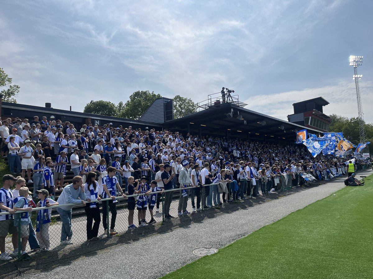 SLO_IFKGoteborg's tweet image. 1377 blåvita på bortasektionen och ytterligare ett stort antal på övriga sektioner.
Stort tack för ert stöd idag som alltid!

Nu går vi på uppehåll med tre raka segrar i ryggen.
Kör försiktigt hem på vägarna. #ifkgbg