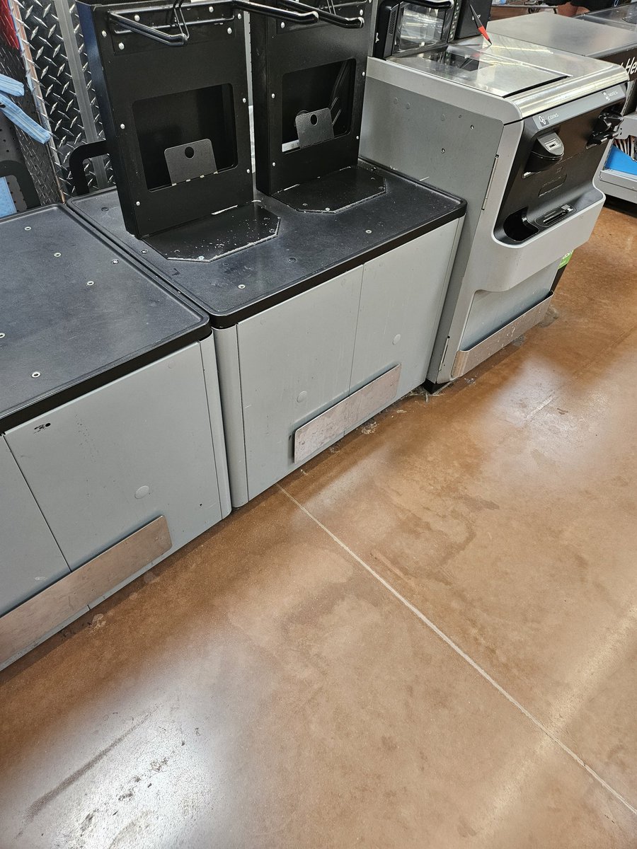 Sooooo <a href="/Walmart/">Walmart</a> Lovejoy dont have any bags in the store...🤔 #Dang