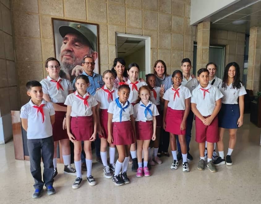 Trabajamos con pasión porque su sonrisa es nuestra mayor motivación. Seguiremos innovando para proteger su salud y su derecho a crecer fuertes. ¡Feliz #DíaInternacionalDeLaInfancia!