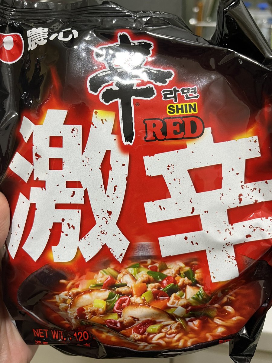 這款辛拉麵應該是我目前吃過能夠感受到有辣的感覺😗
記得起鍋之前來片cheese 😍😍😍

#MaMa日常