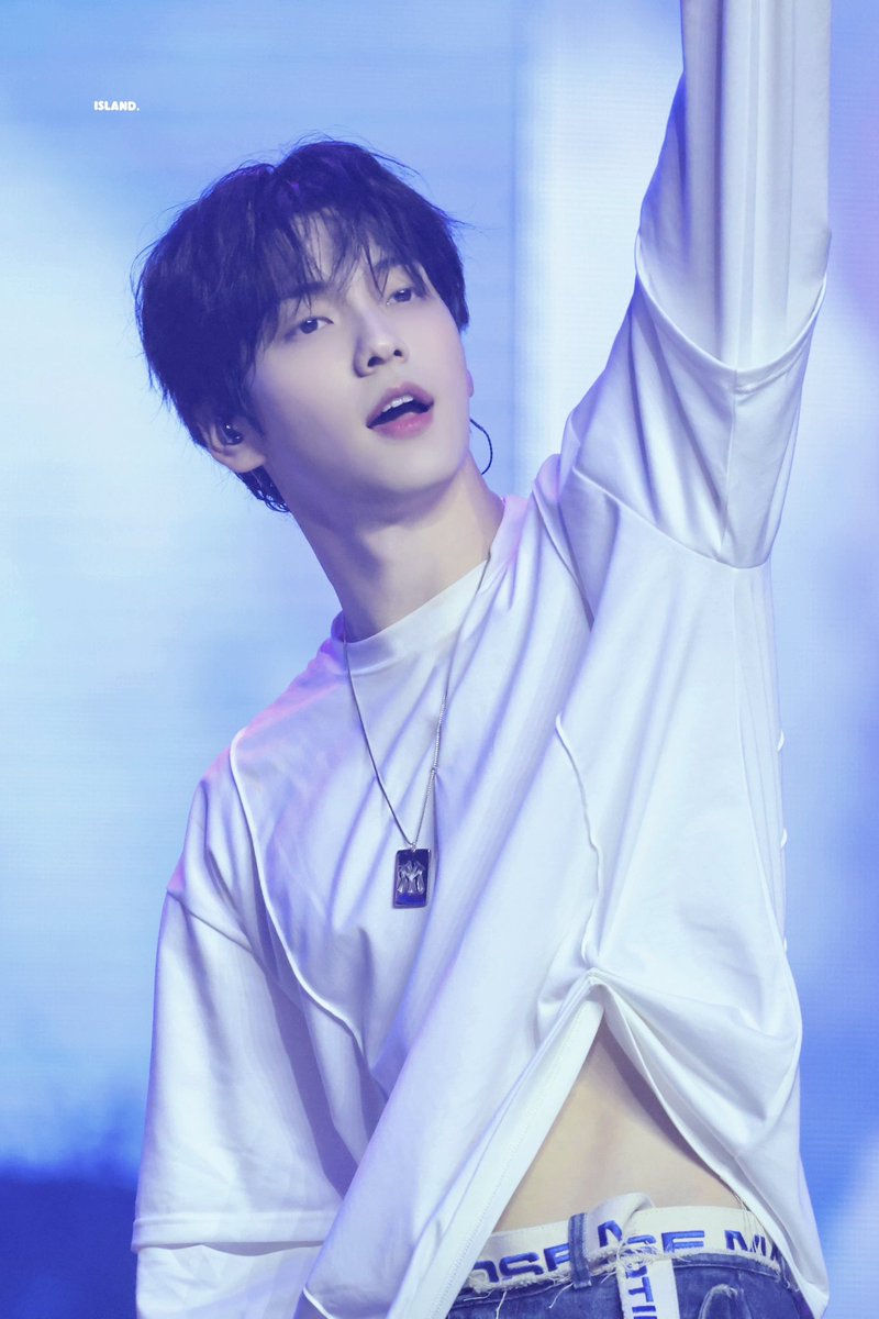 soobisland1205's tweet photo. 250601 🐰

#수빈 #SOOBIN #スビン 
#TXT  #투모로우바이투게더 #투바투 https://t.co/mF3WeOArdh