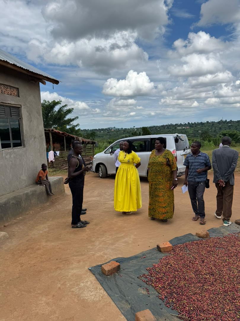 I spoke to PDM beneficiaries in Mabindo subcounty. We discussed resource utilization, challenges, testimonies &amp; impact. 

I shared with them <a href="/KagutaMuseveni/">Yoweri K Museveni</a> agenda to bolster household income,  urging them to support <a href="/NRMOnline/">NRM Party</a> for more transformational programs in the pipeline.