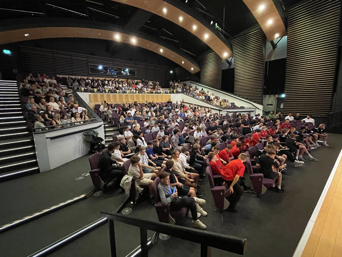 midhertsrml's tweet image. A big thanks to all those players, coaches and parents that came to the Mid Herts League end of season awards presentation today at @UniofHerts. @midhertsrml 🏆