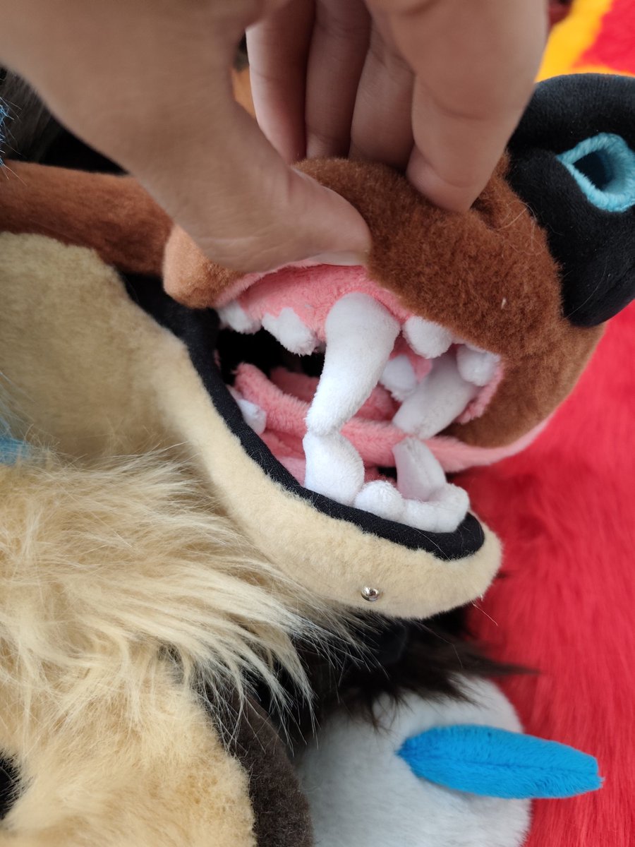 Tried something new~
What do you think?💙✨