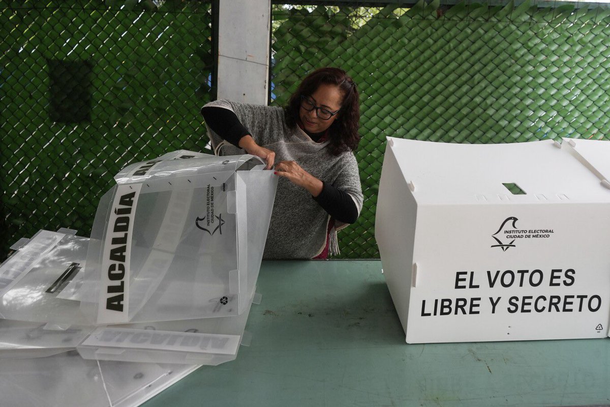 E. Eduardo Castillo (@eecastilloap) on Twitter photo Mexico's first judicial elections stir controversy and confusion among voters. By <a href="/meganjanetsky/">Megan Janetsky</a> <a href="/verzamex/">María Verza</a> & <a href="/fisanchezn/">Fabiola I. Sanchez</a> apnews.com/article/mexico… Mexico's first judicial elections stir controversy and confusion among voters. By <a href="/meganjanetsky/">Megan Janetsky</a> <a href="/verzamex/">María Verza</a> & <a href="/fisanchezn/">Fabiola I. Sanchez</a> apnews.com/article/mexico…