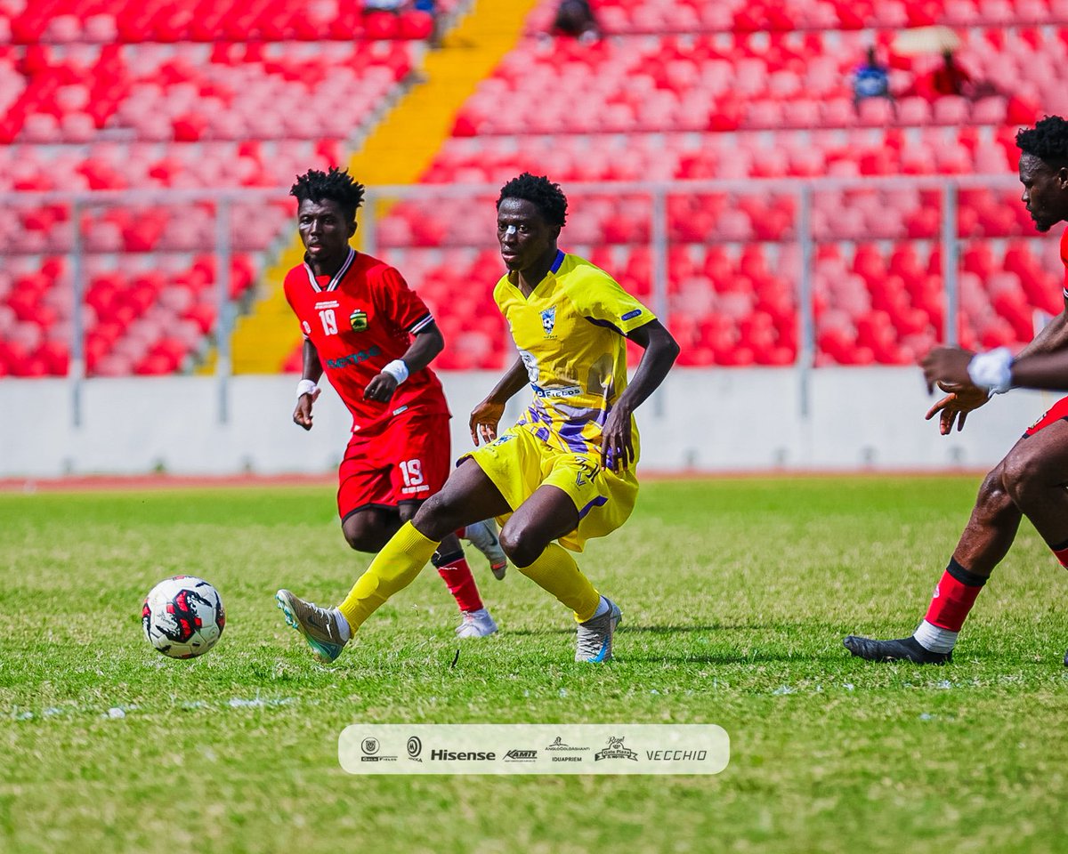 🚨 15’ Live Scores || #GPLwk33 

Asante Kotoko SC 0-1 Medeama SC 
FC Samartex 1-0 Aduana FC 
Karela Utd  0-0  Young Apostles 
Accra Lions 0-0 Dreams FC 
Legon Cities 0-0 Hearts Of Oak
 Basake Holy Stars 0-0 Nations 
Berekum Chelsea 1-1 Gold stars
 Heart of Lions 1-0 Bechem United