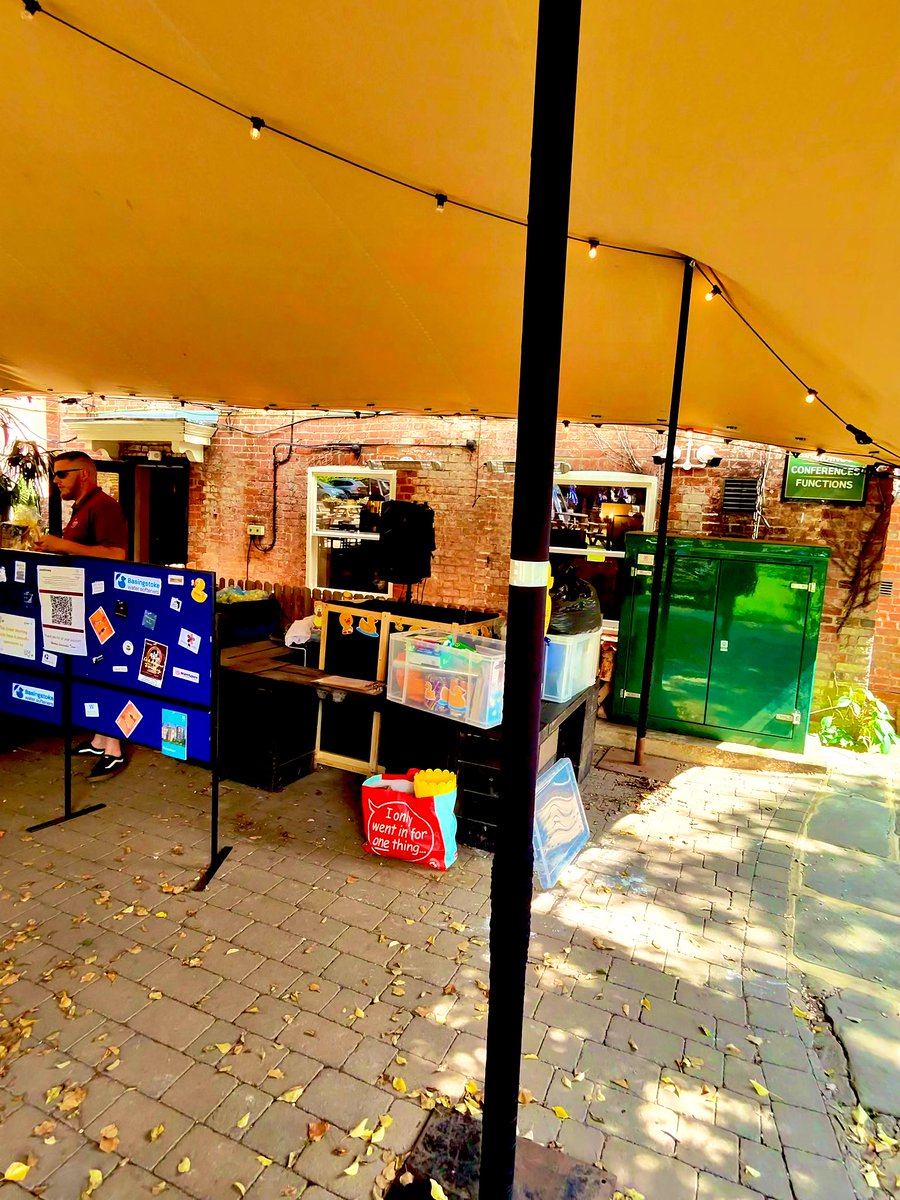 jaysonstreet's tweet image. Just like @BSidesBSK, @VicHarkness showed me you can’t visit Basingstoke without being involved with ducks!!! Now this is what I call a #DuckArmyInvasion And this was only the beginning! 😁