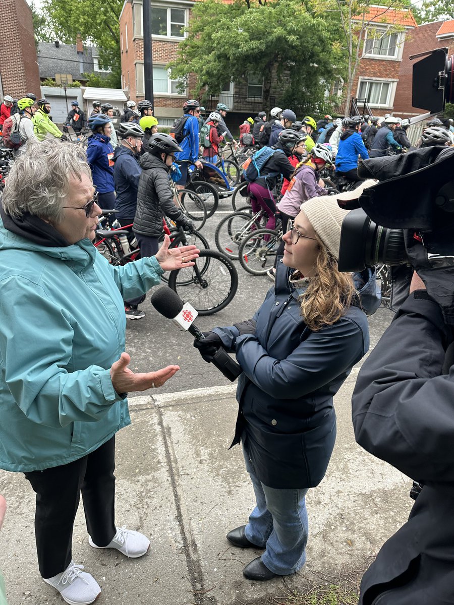 40e édition du Tour de l’Île de Montréal 🏙️🚴‍♀️🏁

J’ai donné le coup d’envoi à la 40e édition du Tour de l’Île de Montréal ce matin.

Près de 18 000 personnes parcourent l’est de Montréal actuellement grâce à ce grand rendez-vous annuel de Vélo Québec.

Notre gouvernement est de