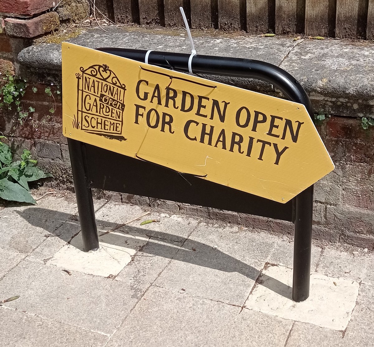 BicycleBeano's tweet photo. #SignsonSunday #SundaySigns

New bike rack in #kingsgate hijacked https://t.co/2JE2qOne76