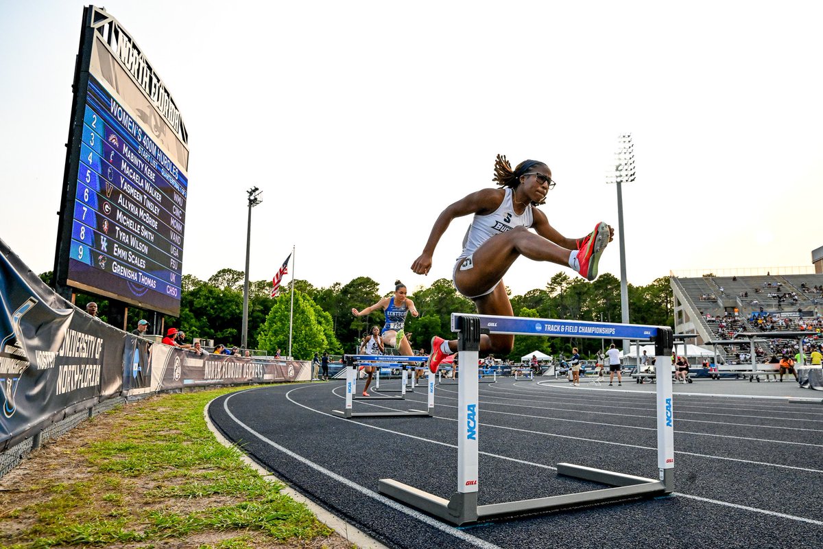 CSUXCTrackField's tweet image. Regionals ✅
🔵 Grenisha advanced to the quarters of the 400m hurdles and finished 22nd in the round
🔵 Austyn claimed 45th in the 100m hurdles