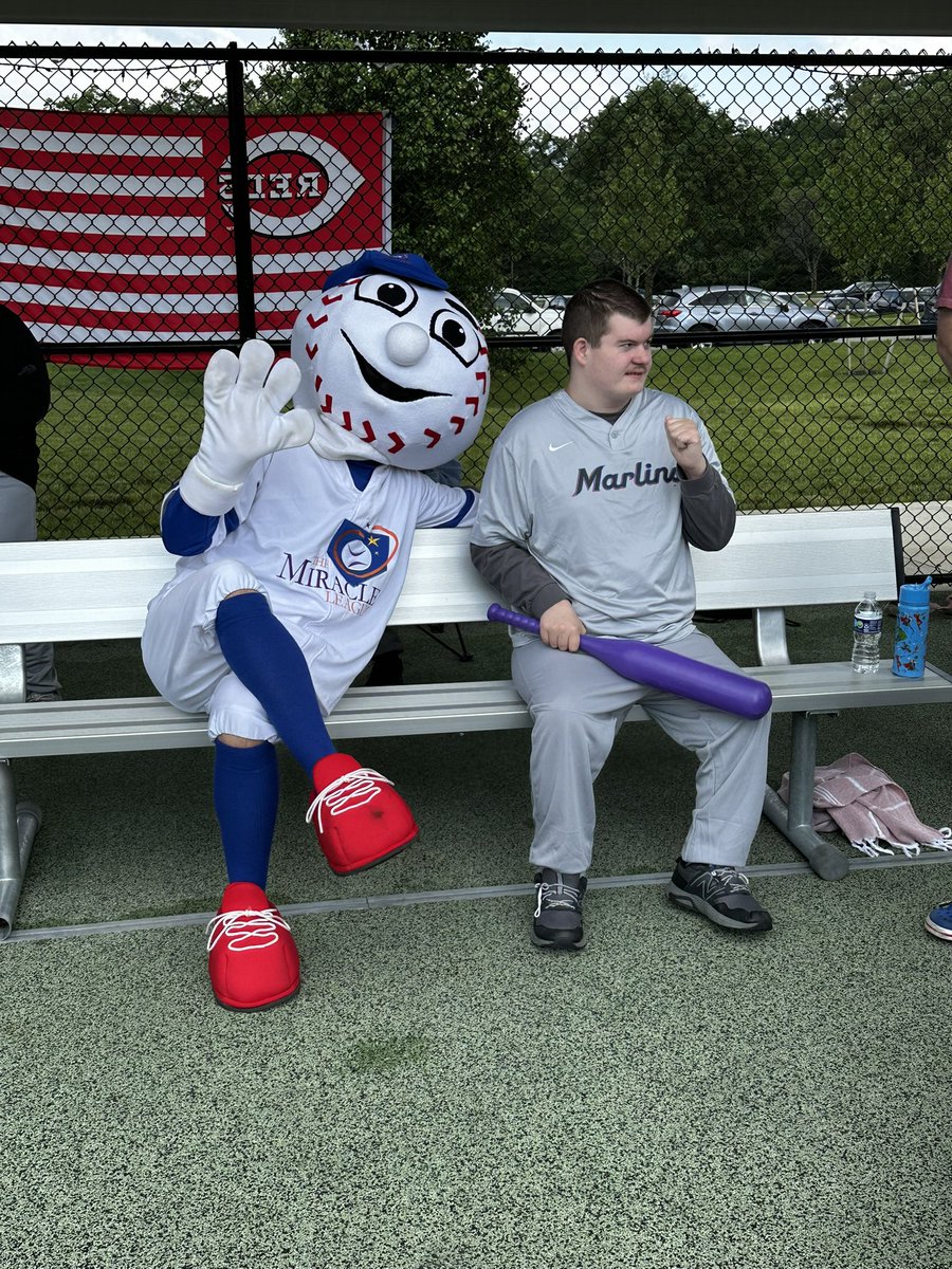 MiracleLeagueNA's tweet photo. MLNA had a Special sighting of Homer!!! He was out in full force making his rounds and taking pictures with all the Kiddos. Come out and see him next week. https://t.co/ysGwweF0S0