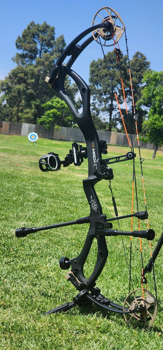 A snail's pace is still a pace! Made two personal best scores this weekend with recurve 591/720 and compound 647/720... at 90m!
The 10 ring is about the size of a DVD disk.
Ok random happylifepost over lol