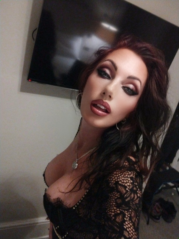 I definitely need to do a photoshoot wearing this again soon. Not actually done much black lace with blonde hair content.