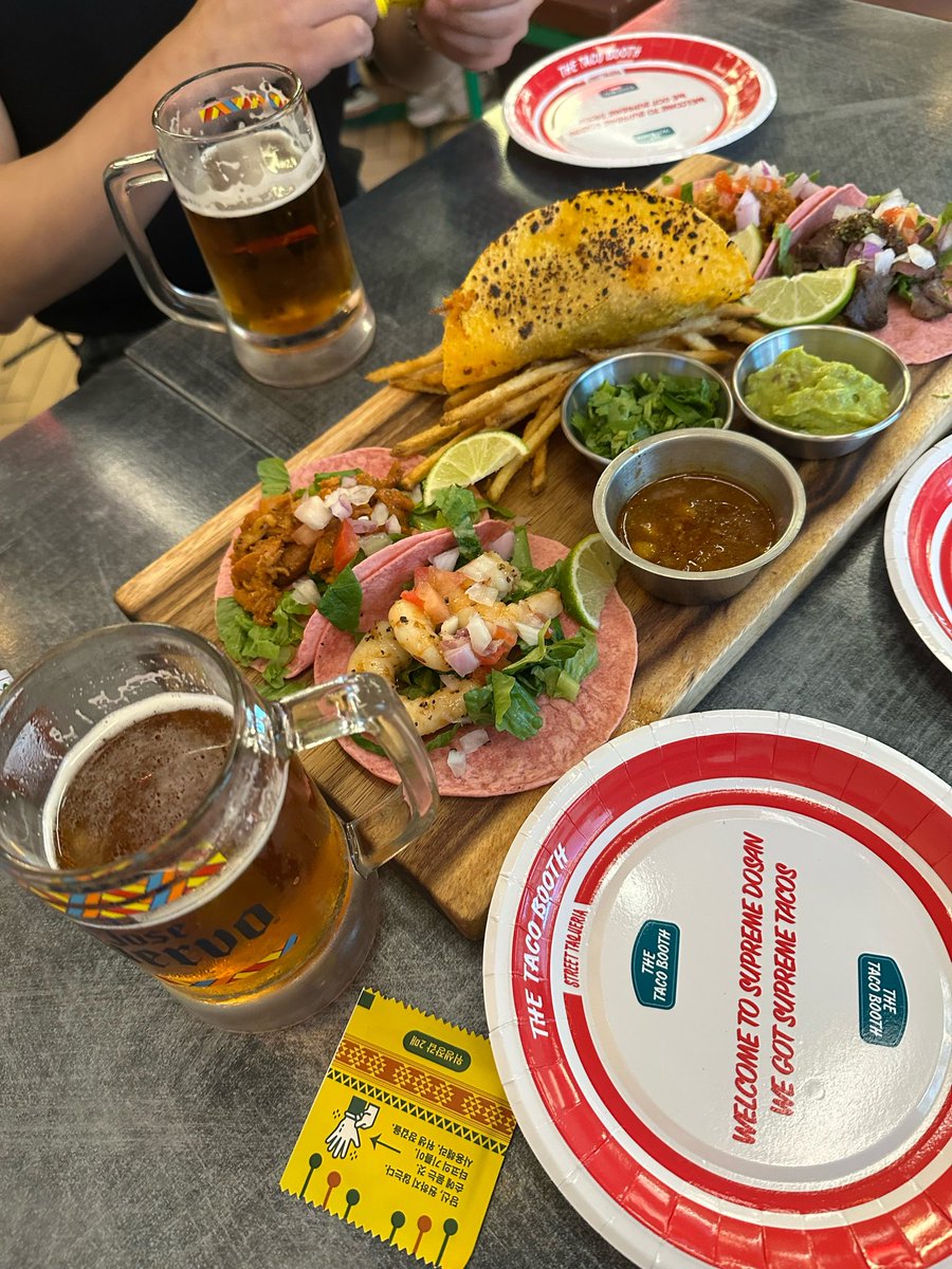 [250602 🐰💭]

"Bulan mei sudah berakhir"
"Sekarang sudah bulan juni"
"Kalau begitu, natal sebentar lagi akan datang"
"Tau-tau udah tahun 2026"
"Lalu exo kembali 🥹"
"Semoga kita bisa bertahan dengan baik di tahun ini 🙏"
*photo 2
"Ini yang aku makan kemarin"