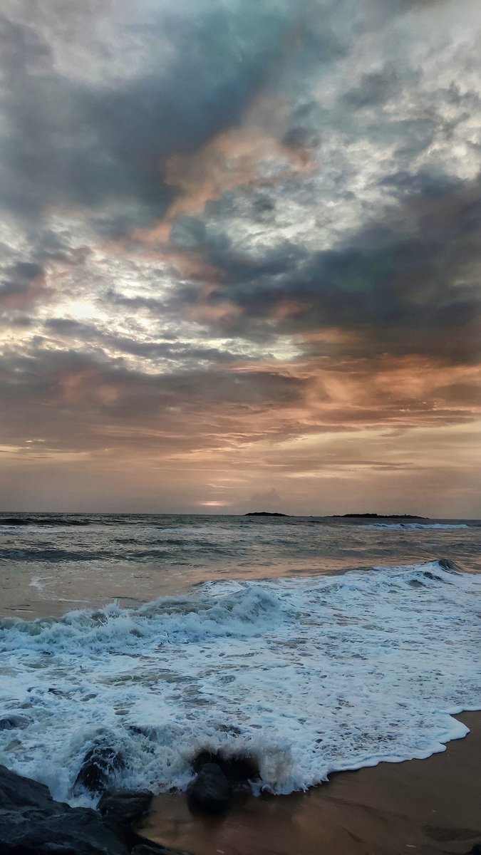 VigShastry's tweet photo. When the rain retreats, the sky speaks..
#Udupi #padukere @VisitUdupi https://t.co/ndf47kseIG