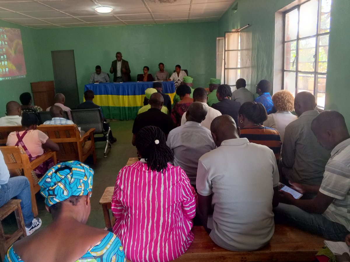 Karenge sector (@karengesector) on Twitter photo Uyu munsi kuwa 1/6/2025 mu murenge wa Karenge <a href="/RwamaganaDistr/">Rwamagana District</a> hakiriwe itsinda ry,abadepite Hon Ndereremungu Joseph na Hon Muyango Mukayiranga Sylvie baherekejwe na Hakizimana Evaliste Director of Health muri Gahunda y,Inteko Nshingamategeko mu baturage Uyu munsi kuwa 1/6/2025 mu murenge wa Karenge <a href="/RwamaganaDistr/">Rwamagana District</a> hakiriwe itsinda ry,abadepite Hon Ndereremungu Joseph na Hon Muyango Mukayiranga Sylvie baherekejwe na Hakizimana Evaliste Director of Health muri Gahunda y,Inteko Nshingamategeko mu baturage