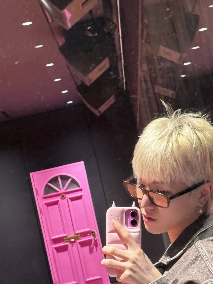 #RIWOO weverse update — 250601: 📸 

🦦💬: “Pink Prince”

#BOYNEXTDOOR #보이넥스두어 #BND #리우 #RIWOO