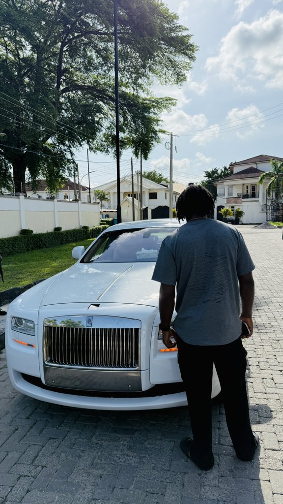 _NathTheOracle's tweet image. Snapped it now, owning it soon.
God didn’t show me this Rolls to tease me.
He showed me so I could prepare the garage.🙂🤲🏽
I’m not dreaming, I’m declaring.
Watch this space!!!
Happy New Month❤️🫂