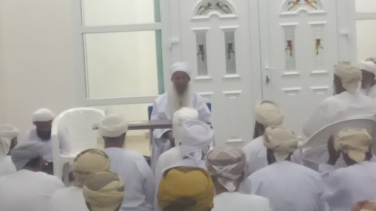 يحدث الان فضيلة شيخنا الجليل حمود بن حميد الصوافي حفظه الله يلقي درس الرق حيث تناول فضيلته موضوع التنافس في مواسم الخيرات ومنها #عشر_ذي_الحجة التي نعيشها الان وهي الآيام المعلومات وقد اقسم الله بلياليها في سورة الفجر وبين رسولنا الكريم أن العمل الصالح فيها أحب إلى الله من غيرها