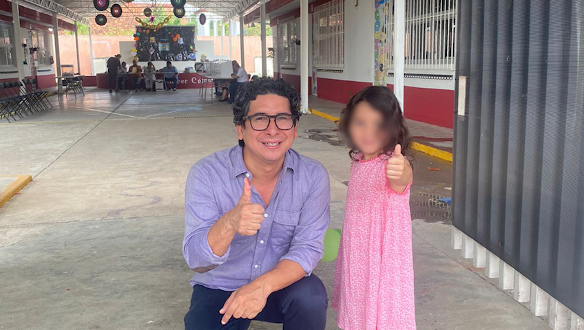 xevt - xhvt (@xevtfm) on Twitter photo <a href="/RaulOjedaZ52/">Raúl Ojeda</a> #EleccionJudicial El dirigente del <a href="/pvemtabasco/">PVEMTABASCO</a>, Diego de la O Cetina acude a emitir su voto en la elección judicial, acompañado de su hija.
"Hoy es un día clave para Tabasco. Invitamos a todas y todos a participar de forma libre y consciente”, expresó al salir de la casilla. <a href="/RaulOjedaZ52/">Raúl Ojeda</a> #EleccionJudicial El dirigente del <a href="/pvemtabasco/">PVEMTABASCO</a>, Diego de la O Cetina acude a emitir su voto en la elección judicial, acompañado de su hija.
"Hoy es un día clave para Tabasco. Invitamos a todas y todos a participar de forma libre y consciente”, expresó al salir de la casilla.