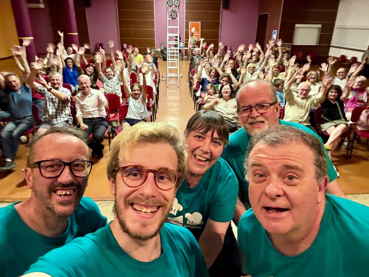 Actuació de la Inestable Ceretana de Teatre a l’IDENTI’CAT 2025, el festival de la catalanitat a la Catalunya Nord, que organitza l’associació Aire Nou de Bao. 

<a href="/Airenou/">Aire Nou de Bao</a> <a href="/casagovperpinya/">Casa a Perpinyà</a>