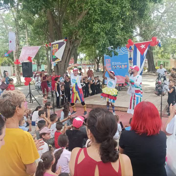 Se desarrollan actividades en #CiegodeAvila por el Día de la Infancia <a href="/Invasorpress/">Periódico Invasor</a> <a href="/ivanc73/">Ivanc73</a>