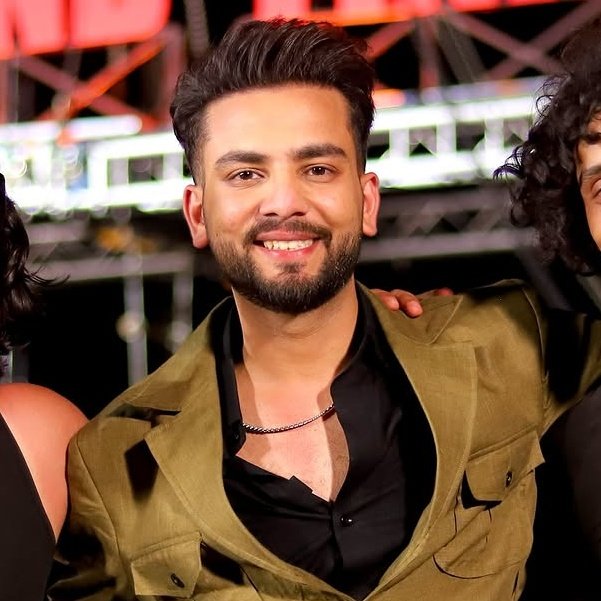 kamleshraj007's tweet photo. Jo pani ko bhi jawala kar de use elvish kahte h 

ELVISH WON ROADIES XX
KING OF REALITY SHOWS ELVISH https://t.co/n7vWbjMgk7
