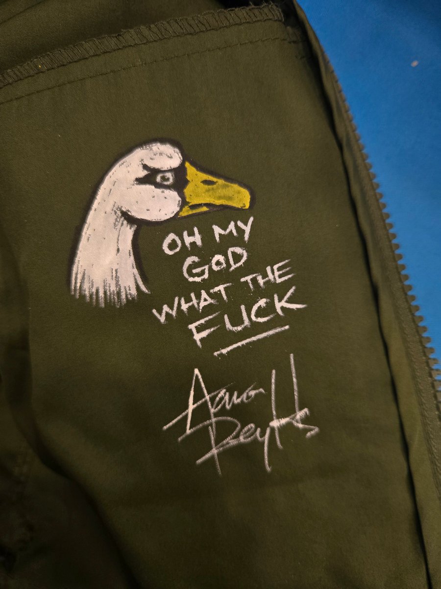 Turns out I CAN sign a bomber jacket!

Come find me all day today at FAN EXPO Dallas, or check effinbirds.com/appearances for where I'll be next.